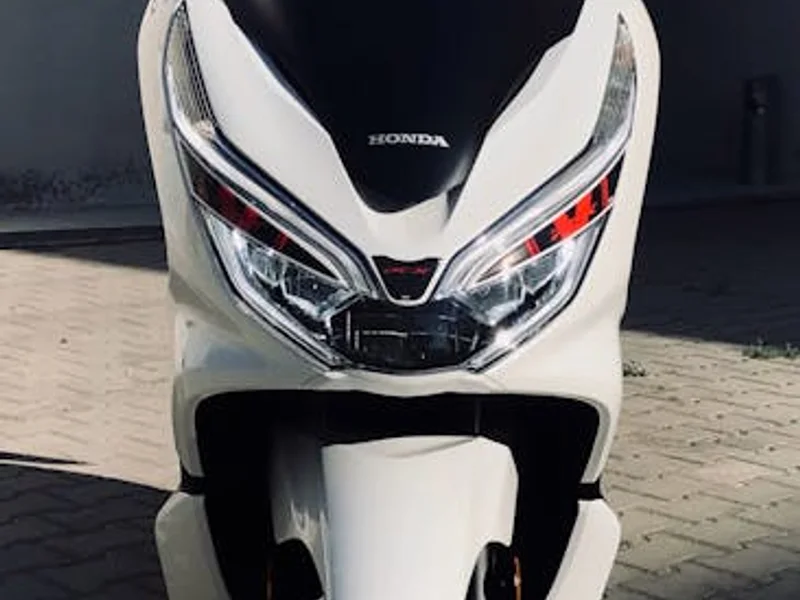 Honda PCX 160 2022 Pearl White 15,200km